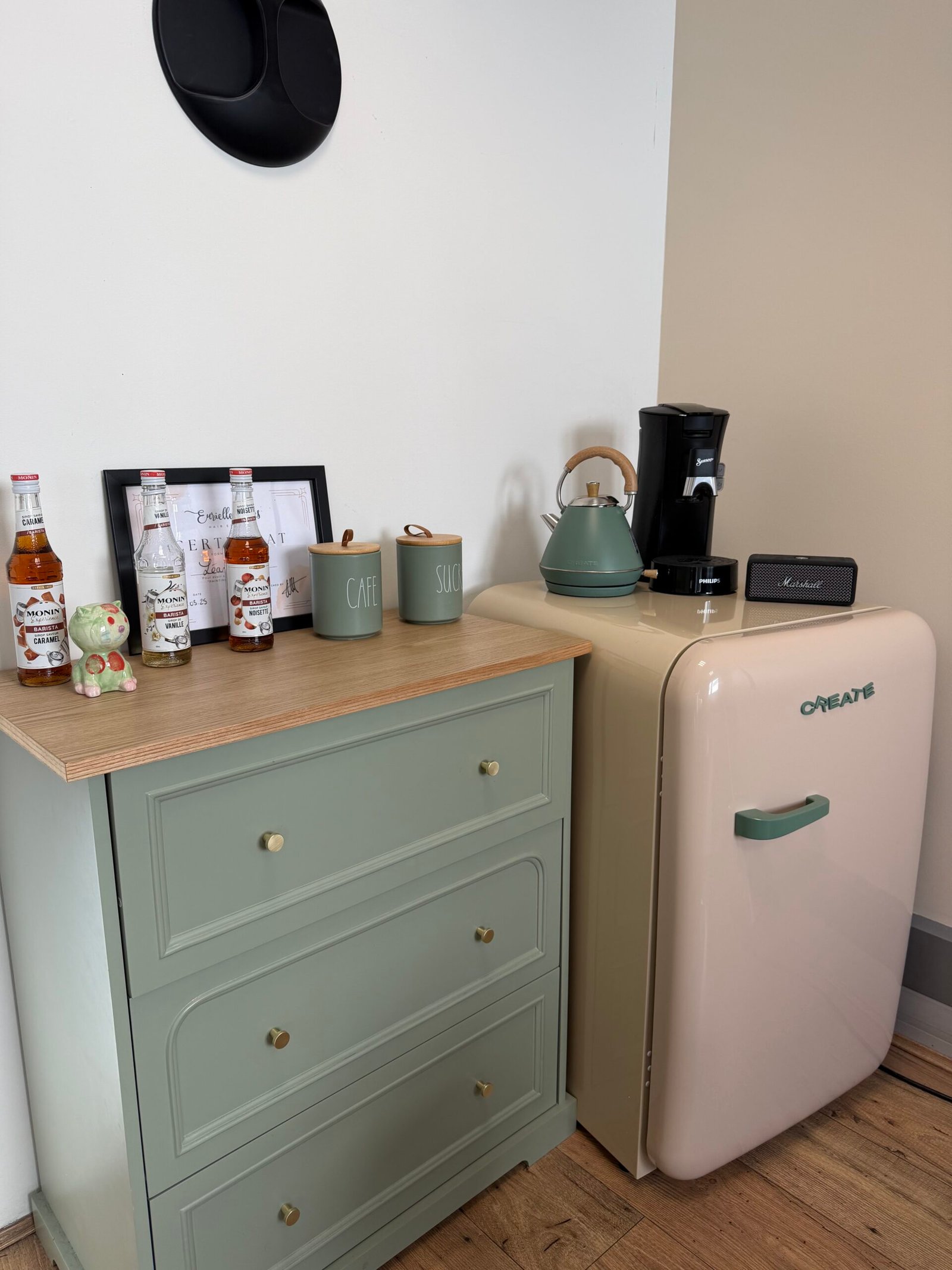 Le coin boissons du salon Cocon by Léana à Chambéry